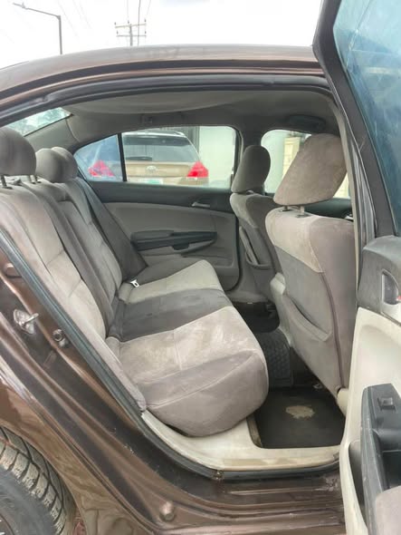 A picture of HONDA ACCORD 2011 USED