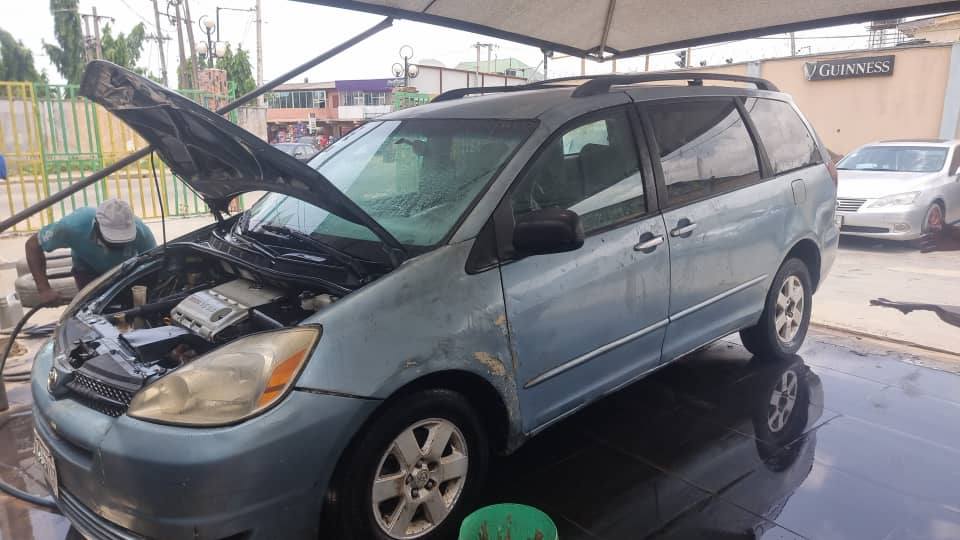 A picture of Toyota sienna 2005