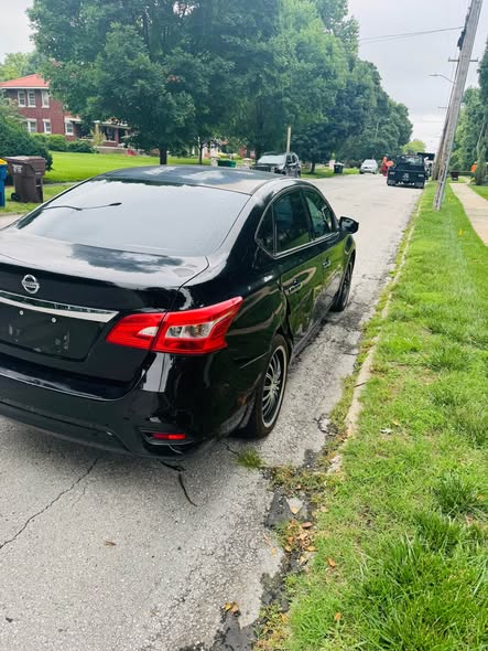 A picture of 2016 Nissan sentra