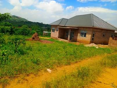 A picture of  DEAL YAKISUBUZI plot with readytitle On quick sale Matugga
