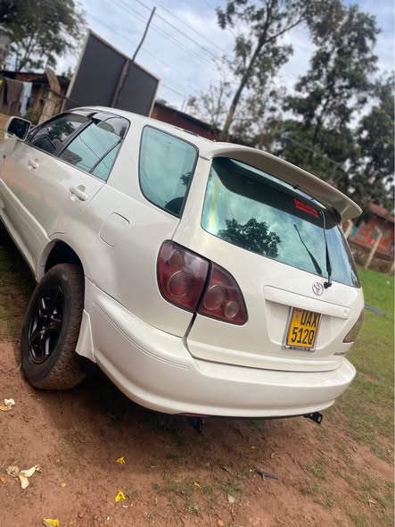 A picture of Harrier toyota