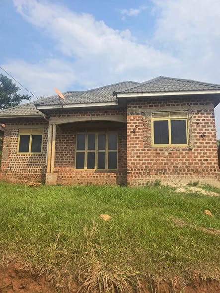 A picture of Kitende buswa Entebbe Rd house on quick sale at 37m