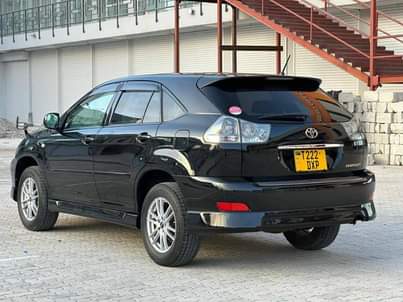 A picture of TOYOTA HARRIER ON SALE CALL 0758893163