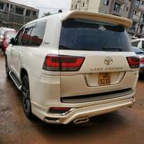A picture of TOYOTA LAND CRUISER V8