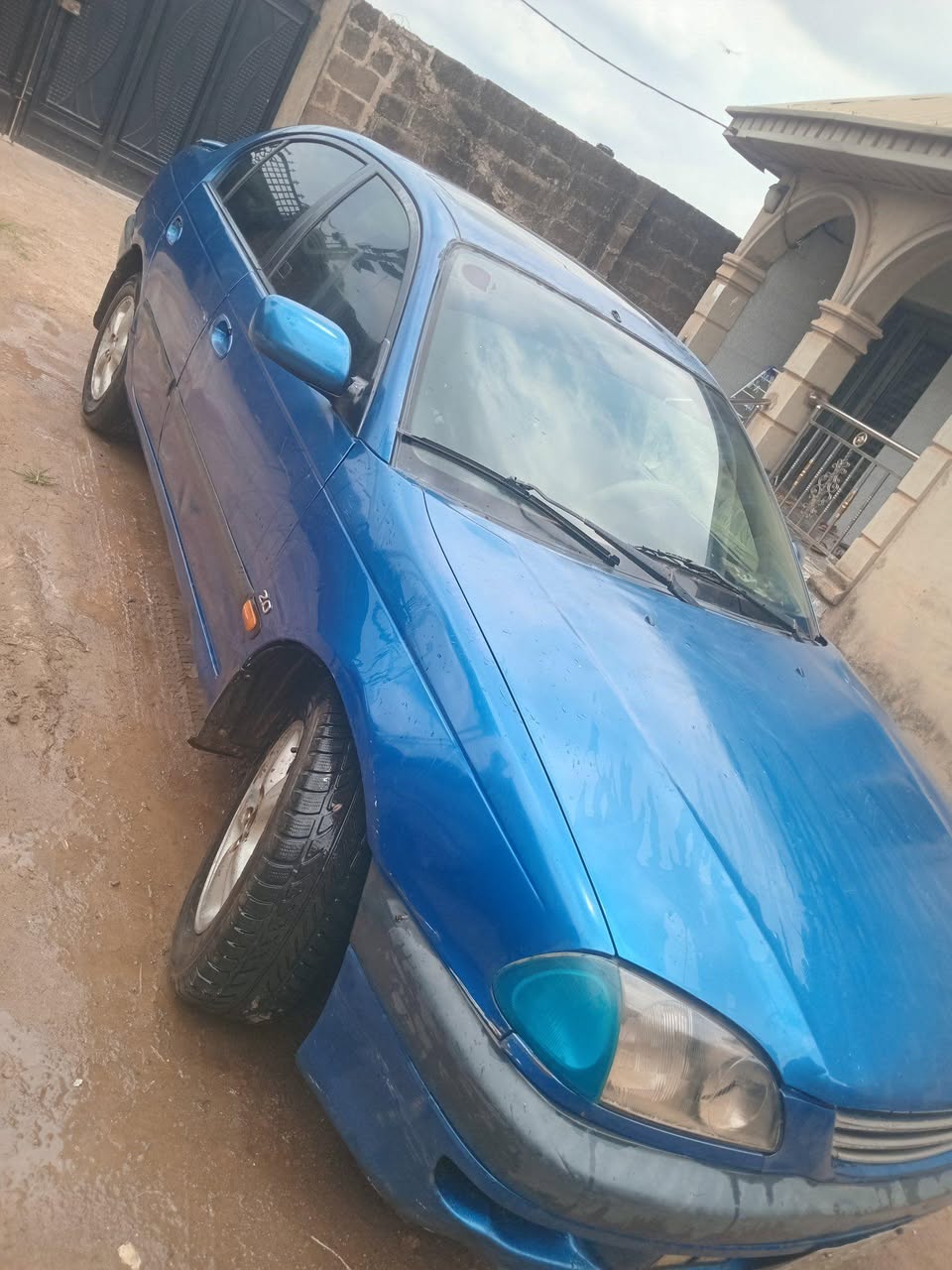 A picture of 2002 Toyota Avensis 08026769657