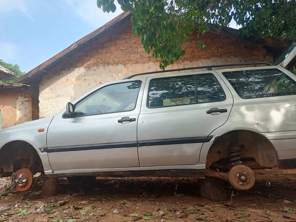 A picture of Clean NG Used Golf 3 wagon first body price Engine