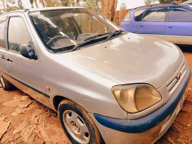 A picture of 2000 Toyota Toyota Raum 0702057335