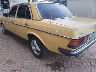 A picture of MERCEDES BENZ 200