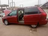 A picture of 2006 Toyota sienna