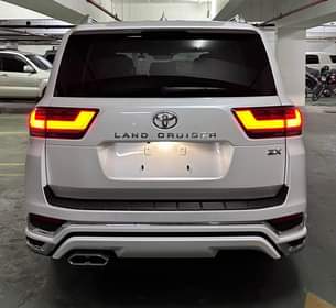A picture of LANDCRUISER ZX 300