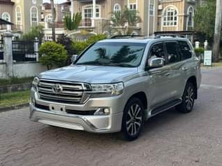 A picture of LANDCRUISER VXR V8
