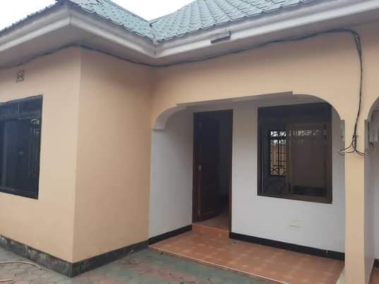 A picture of Double selfu inapangishwa Sakina