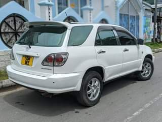 A picture of TOYOTA HARRIER