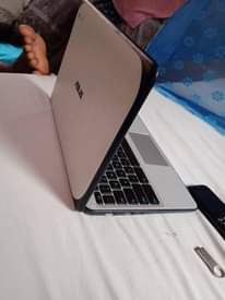 A picture of Asus chromebook min
