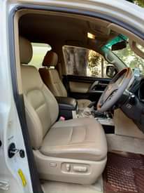 A picture of Land cruiser V8 2022 model 195m negotiable 0756494005