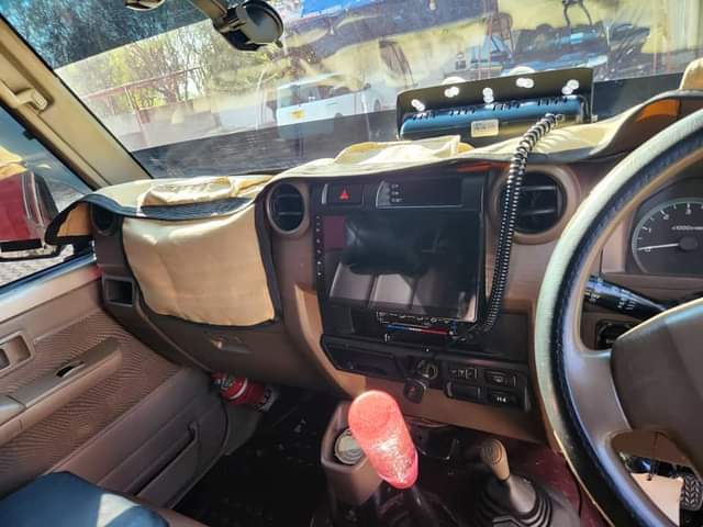 A picture of Landcruiser LX dashboard kubwa usajili ECJ 1hz engine Bei mil