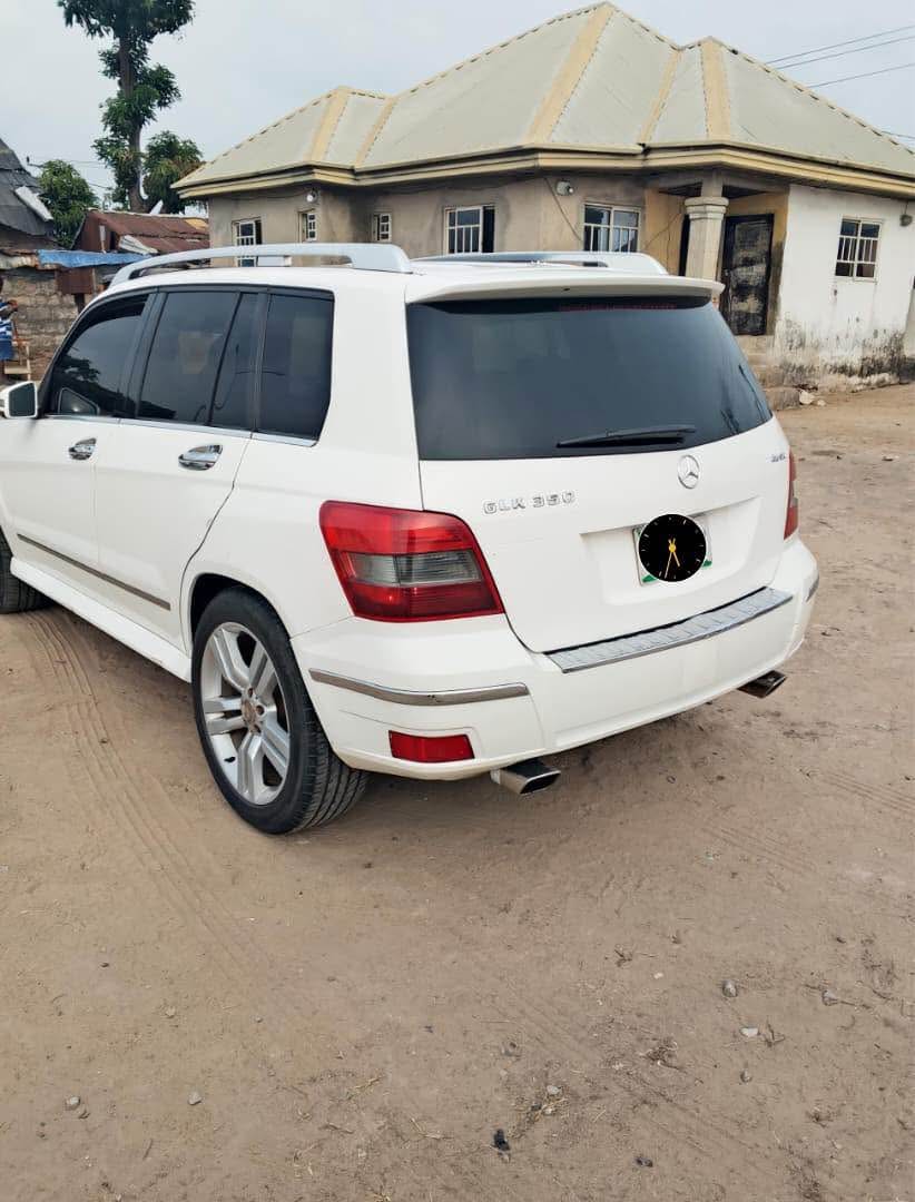 A picture of Mercedes Benz glk350 2010 model
