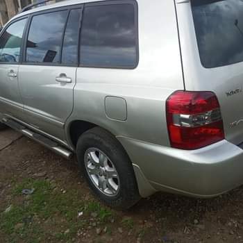 A picture of Toyota Highlander 04