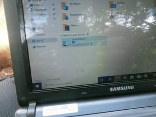 A picture of Sumsung portable laptop for sale storage 200gb windows10 office installed