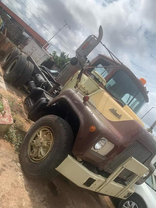 A picture of Foreign used MACK R