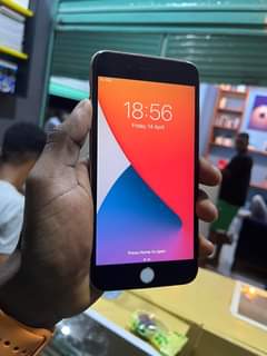 A picture of Iphone 8 64gb clean kbsa haina kipengele 320 000 Exchange