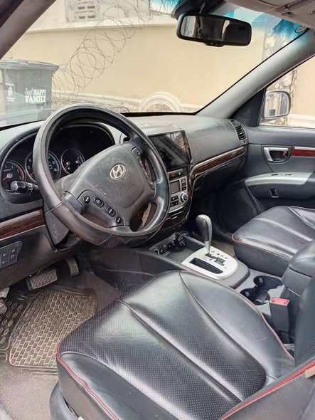 A picture of Hyundai Santa Fe TOKS Standard 09161705987