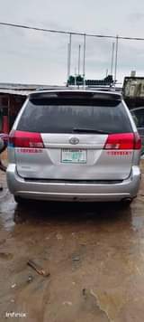 A picture of Toyota Sienna 2005 ik