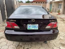 A picture of Lexus ES300 Neatly used first body Buy and drive nothing