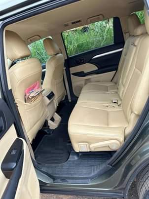A picture of Few months registered 2015 Highlander pure first body Tokunbo standard