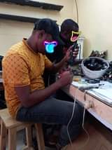 A picture of FUNDI TV NA ELECTRONICS ZOTE