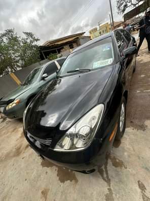 A picture of Lexus ES330 2004 Engine gear and ac are working perfectly