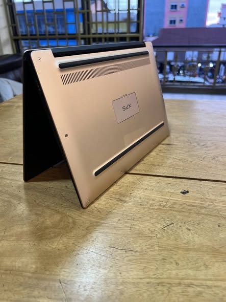A picture of DELL XPS 13 COREi7 8th Gen touchscreen