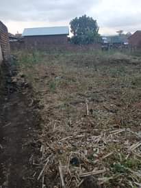 A picture of KIWANJA HATUA 25 KWA 18 KINAUZWA KIPO KWENYE BARABARA YA