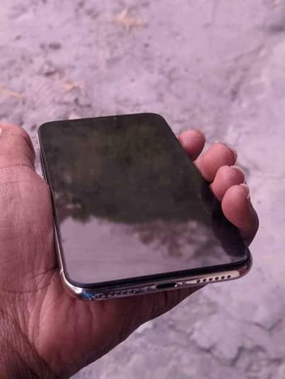 A picture of Iphone x