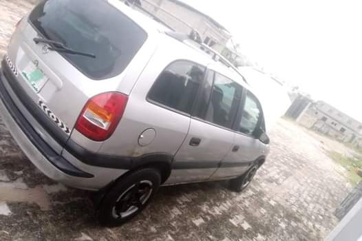 A picture of Opel zafira for sale first Body Engine Gear location.ibeju lekki