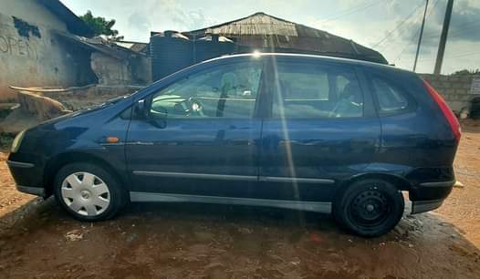 A picture of Nissan Almera Tino