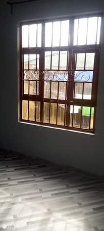 A picture of Selfu Nyumba mpya inapangishwa kwamrefu watuwawili ndani yageti