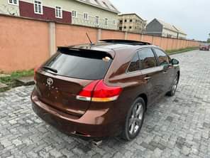 A picture of WOW This is extremely clean Toyota venza 2010 model tokubo