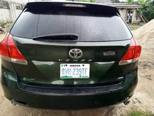 A picture of Toyota venza 2010 model just buy and drive location ph