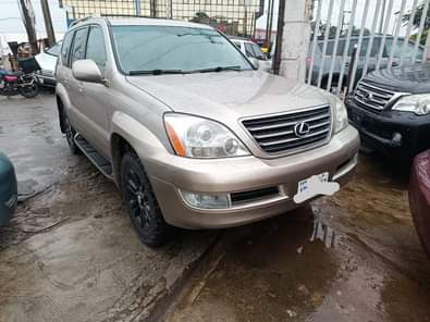 A picture of Lexus GX470 FOR SALE 2006 model Registered Cream interior Clean