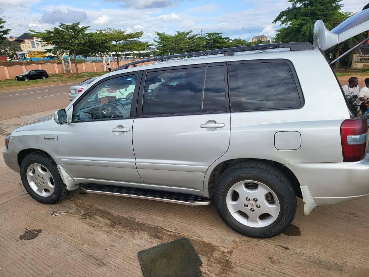 A picture of 2005 Toyota highlander 2005 model