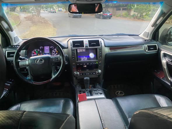 A picture of LEXUS GX460 2014 1st body