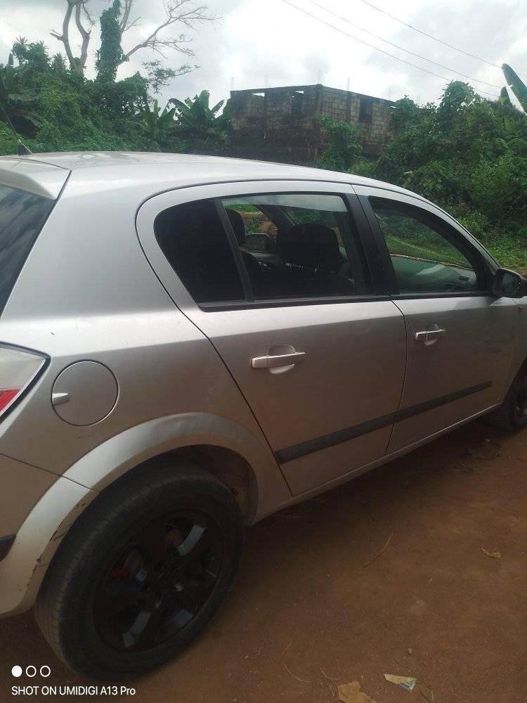 A picture of 2004 Opel astra sport