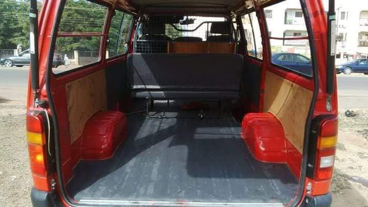 A picture of Toyota Bus 1998 09061825415