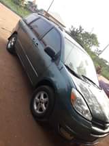 A picture of Toyota sienna