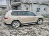A picture of Hot deal 2012 Toyota Highlander 2012 upgraded keyless no single