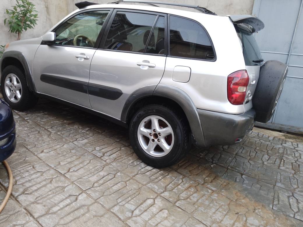 A picture of Toyota RAV4 09041768386