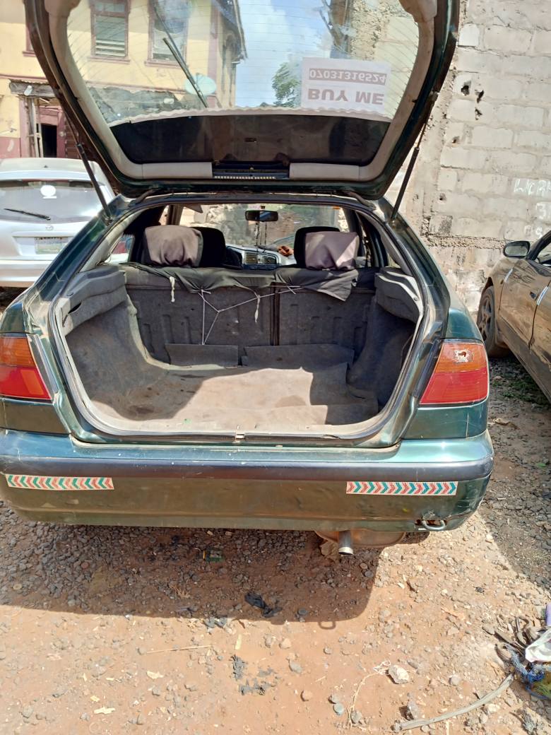 A picture of Nissan premier