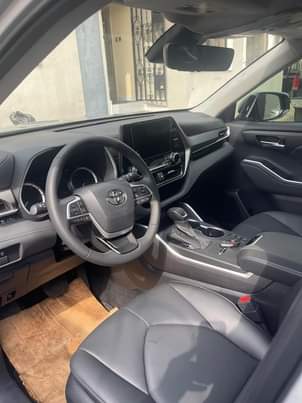 A picture of Super clean and fresh Toyota Highlander 2023