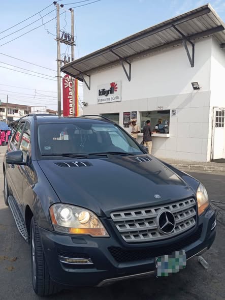 A picture of MERCEDES ML350 2011